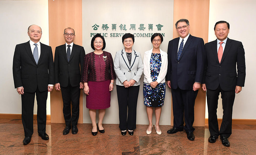 公务员叙用委员会主席及委员